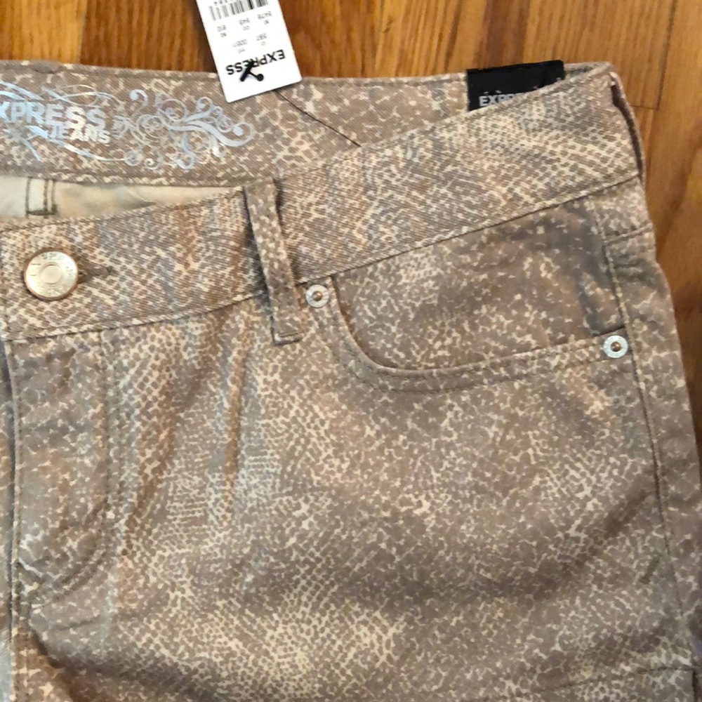 EXPRESS Patterned Shorts - Picture 5 of 5